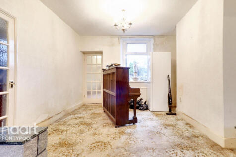 Greenfield Place, Pontypool 2 bed terraced house for sale