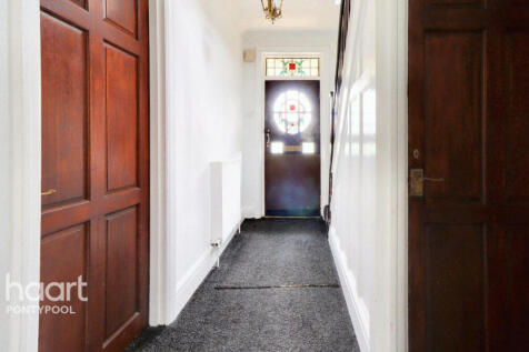 Victoria Road, Pontypool 3 bed detached house for sale