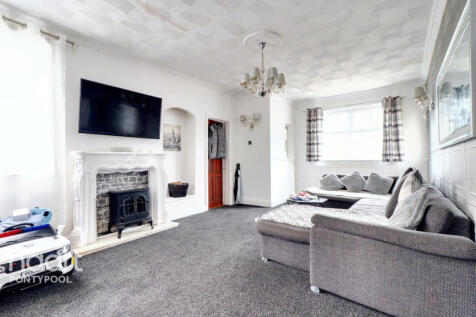 Victoria Road, Pontypool 3 bed detached house for sale