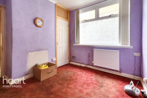 Twmpath Road, Pontypool 3 bed terraced house for sale