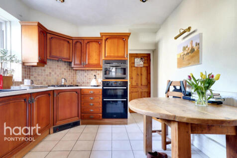 Cwmavon Road, Pontypool 3 bed end of terrace house for sale