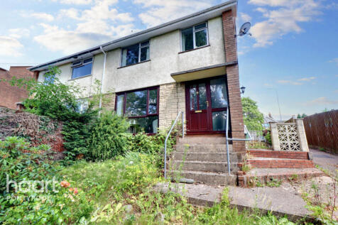 3 bedroom semi-detached house for sale
