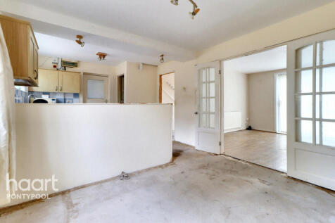 Newman Road, Pontypool 3 bed end of terrace house for sale