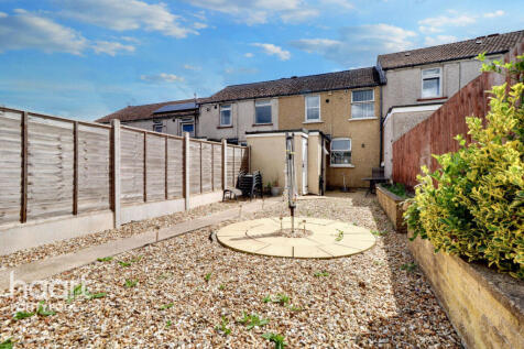 Oakdale Place, Pontypool 3 bed terraced house for sale