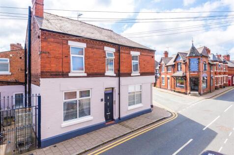 5 bedroom end of terrace house for sale