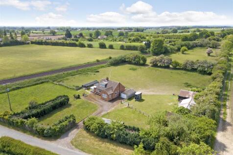 Glenmayne, Parker Lane, Kirk... 2 bed country house for sale
