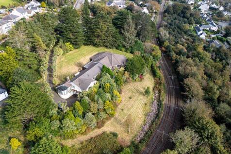 4 bedroom detached bungalow for sale