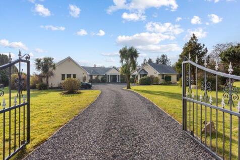 4 bedroom detached bungalow for sale