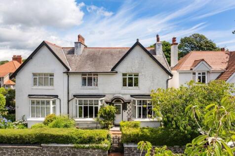 5 bedroom semi-detached house for sale