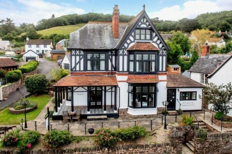 6 bedroom detached house for sale