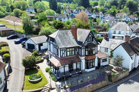 6 bedroom detached house for sale