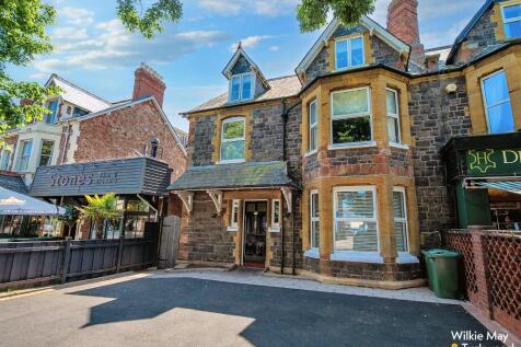 The Avenue, Minehead TA24 6 bed end of terrace house for sale