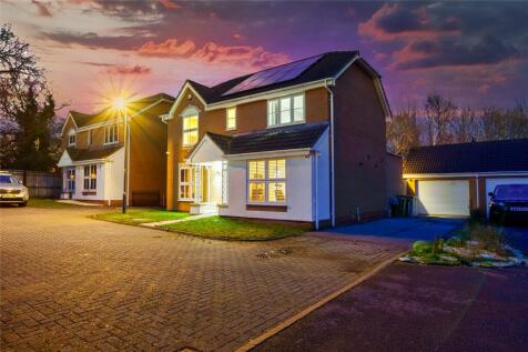 Haywain Close, Swindon SN25 5 bed detached house for sale