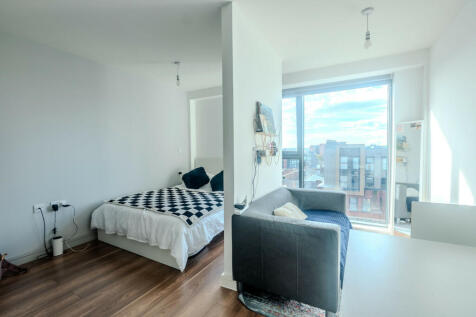 Studio flat for sale