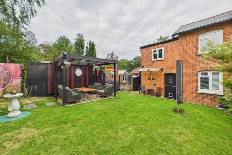 Ashford Hill Road, Thatcham, RG19 3 bed semi