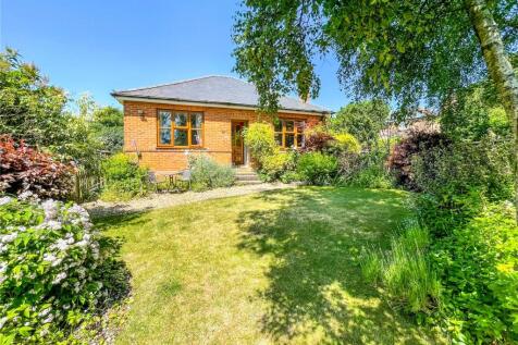 Willow Lane, Bransgore, Christchurch... 2 bed bungalow for sale