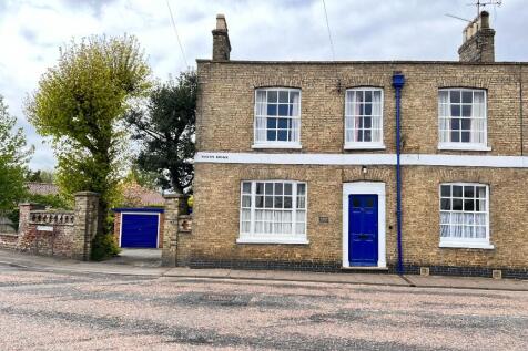 4 bedroom semi-detached house for sale
