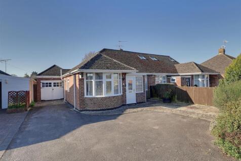 Hillview Drive, Hucclecote, Gloucester 2 bed semi