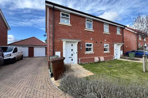 3 bedroom semi-detached house for sale