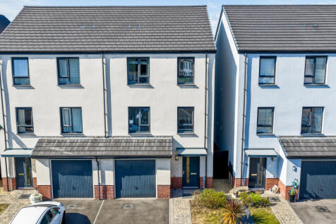 4 bedroom semi-detached house for sale