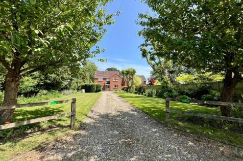 6 bedroom detached house for sale