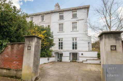 6 bedroom semi-detached house for sale