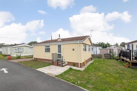 Tithepit Shaw Lane, Warlingham CR6 2 bed bungalow for sale