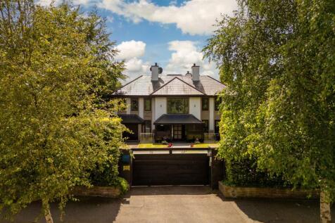 6 bedroom detached house for sale
