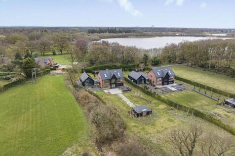 6 bedroom detached house for sale