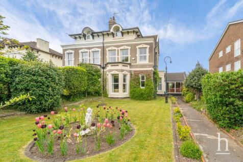 6 bedroom semi-detached house for sale