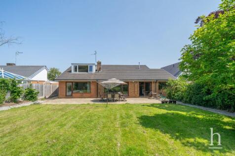 The Paddock, Wirral CH49 4 bed detached house for sale