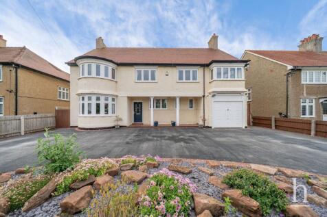 Forest Road, Wirral CH47 4 bed detached house for sale