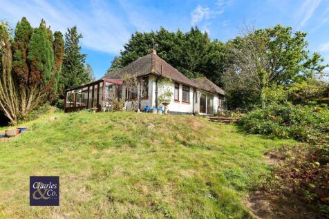 2 bedroom detached bungalow for sale