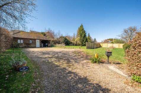 Hill Road, Oakley, Hampshire, RG23 7HR 4 bed property with land for sale