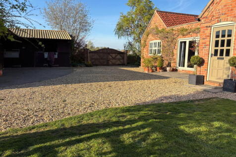 Paddock Barn, Normanton, Nottingham. 3 bed barn conversion for sale