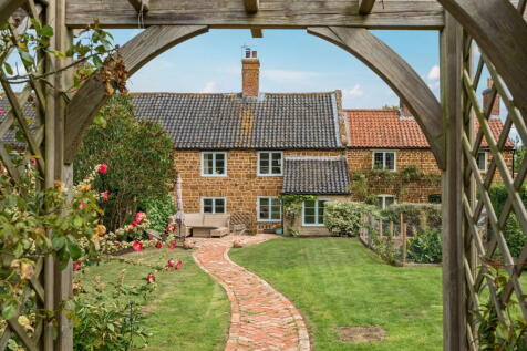 Main Street, Eastwell, Melton Mowbray 3 bed terraced house for sale