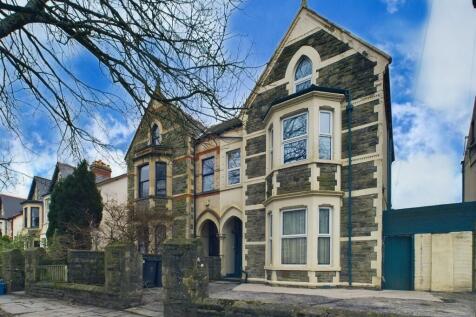 Semi-detached house for sale