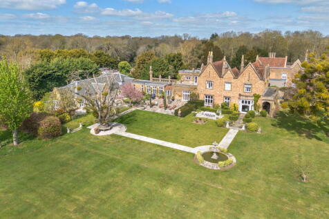 6 bedroom country house for sale