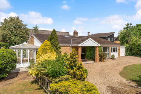 4 bedroom detached bungalow for sale