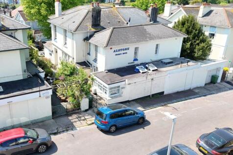 8 bedroom semi-detached house for sale