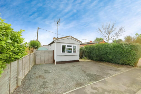 Grovelands Park, Wokingham RG41 2 bed bungalow for sale