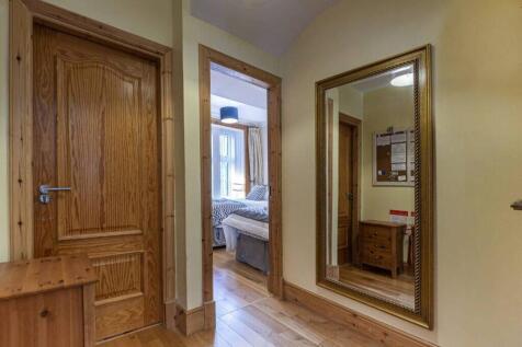 3 bedroom flat for sale