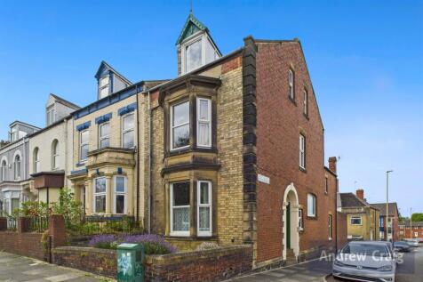 4 bedroom end of terrace house for sale