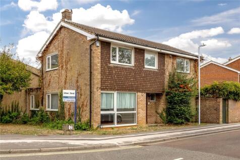Grange Gardens, Toddington... 4 bed detached house for sale