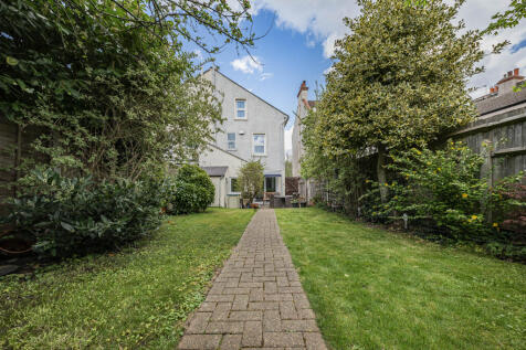 4 bedroom semi-detached house for sale
