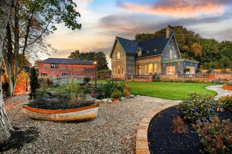 5 bedroom detached house for sale