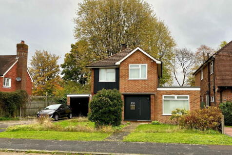 Tylehost, Guildford, GU2 3 bed detached house for sale