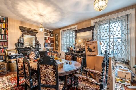 5 bedroom semi-detached house for sale