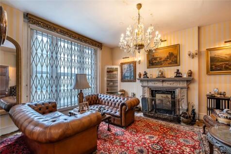 5 bedroom semi-detached house for sale