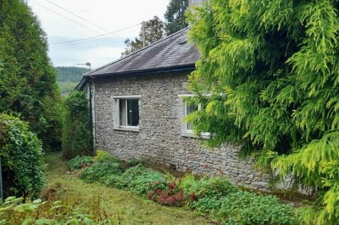 Cynghordy SA20 3 bed property with land for sale